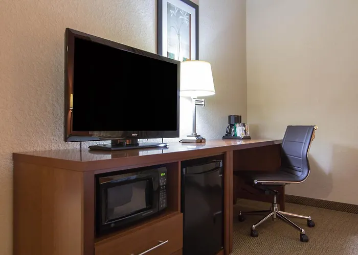 Comfort Inn & Suites Charleston Airport Convention Center